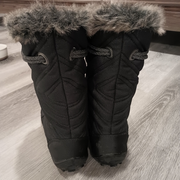 Columbia minx fur snow boots 6.5 - Picture 3 of 5